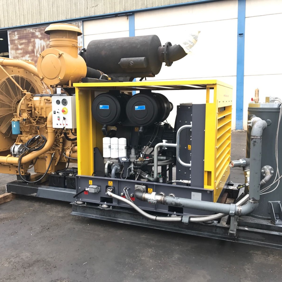 Montaje compresor PTO ATLAS COPCO con motor CATERPILLAR-18